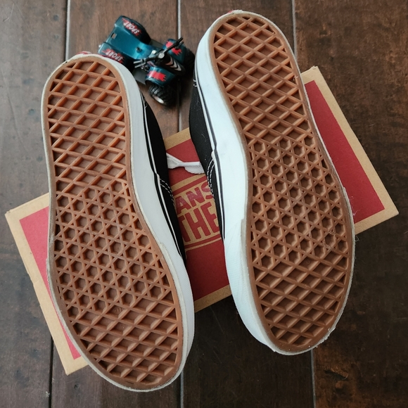 Vans Authentic Sneakers - Picture 8 of 9